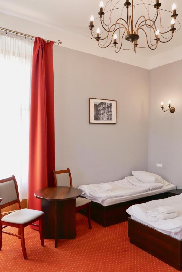 Staromiejski Piwowar Hotel Legnica Buitenkant foto