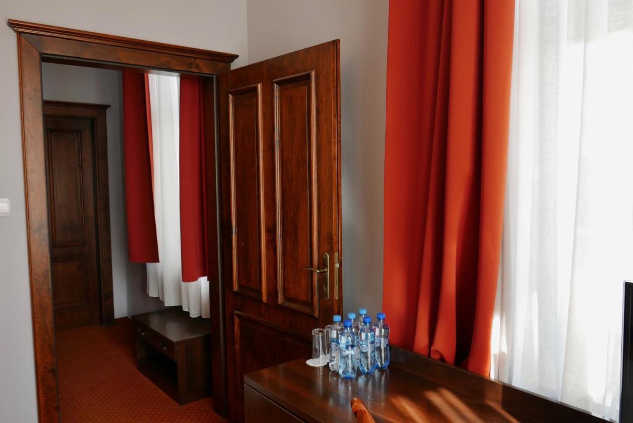 Staromiejski Piwowar Hotel Legnica Buitenkant foto