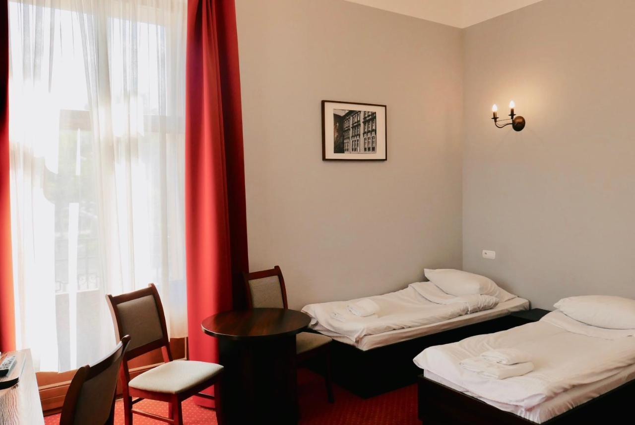 Staromiejski Piwowar Hotel Legnica Buitenkant foto