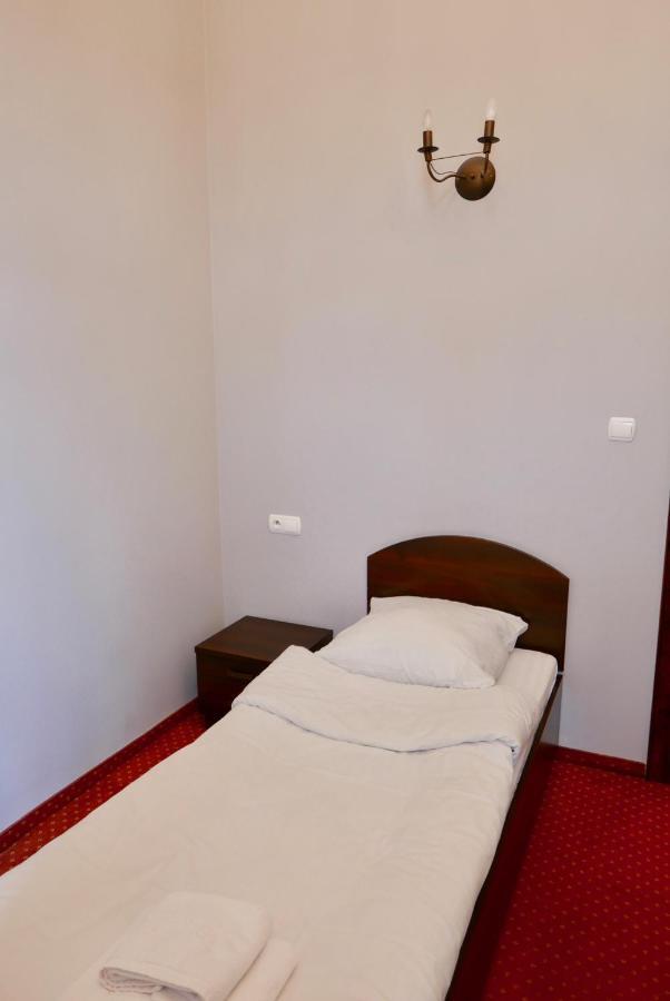 Staromiejski Piwowar Hotel Legnica Buitenkant foto