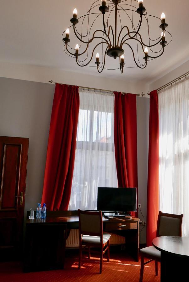Staromiejski Piwowar Hotel Legnica Buitenkant foto