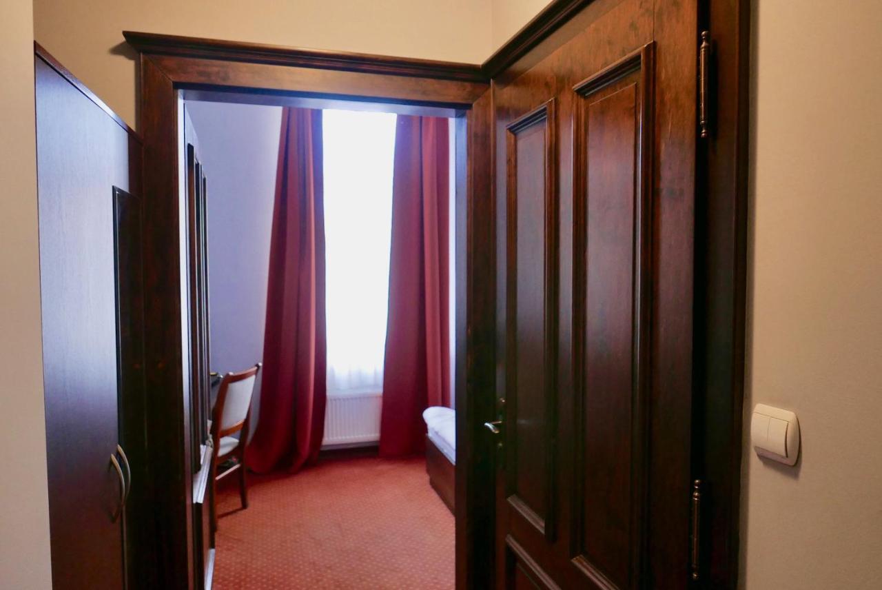 Staromiejski Piwowar Hotel Legnica Buitenkant foto