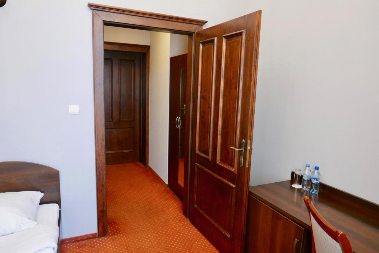 Staromiejski Piwowar Hotel Legnica Buitenkant foto